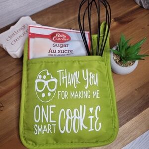 Teacher Gifts - Personalized Oven Mitt